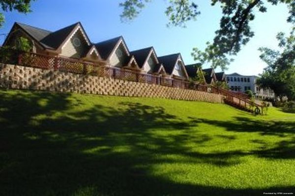INN ON BARONS CREEK (Fredericksburg)